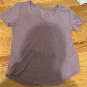 Light pinkish purple vneck tee